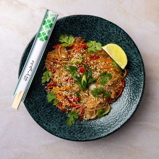 Nudle stir fry sa povrćem i korijanderom