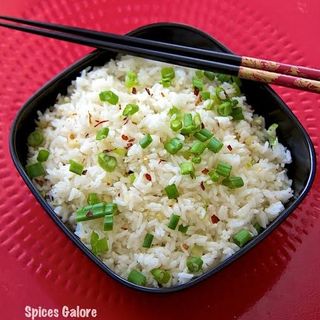Plain fried rice with spring onions 