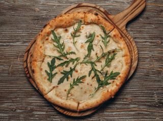 Піца п'ять сирів (470г)