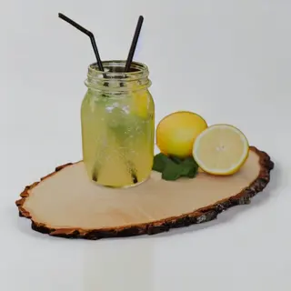 Limonadă cu sirop de soc