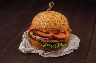 ДВОЙНОЙ БУРГЕР С КУРИЦЕЙ/ BURGER DUBLU PUI