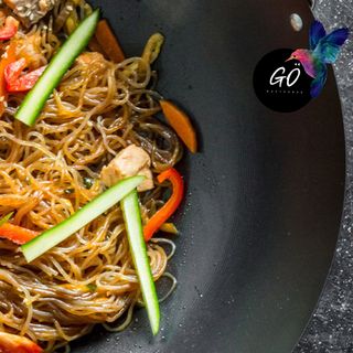 Wok De Arroz Con Vegetales  Pollo Y Gambas