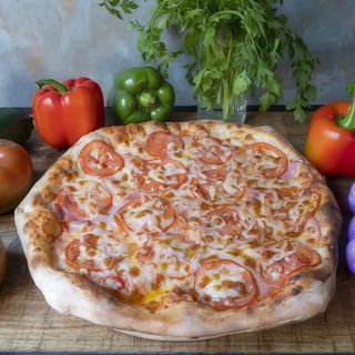 Pizza De Lomo Con Tomate