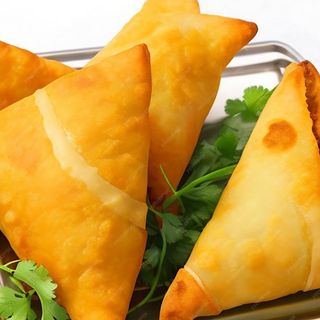 Samosas De Pollo (3 Uds.)