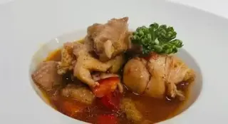 54. Pollo in salsa piccante