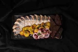 Оселедець з картоплею (120/100/30г)
