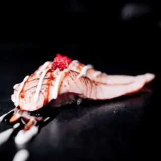 Nigiri Salmon tataki 2 szt.