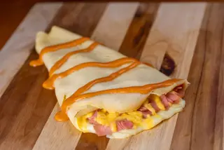 Crepe Pavo & Salsa Cheddar