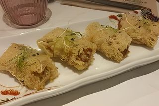 Nem Pollo Vietnamita Envuelto Lechuga Con Salsa
Thai