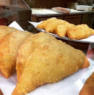 Panzerotto con provola e speck