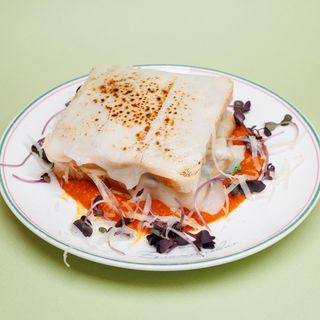 Крок-месьє з куркою пастрамі (300г)