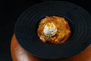 Яблучний пиріг (260/30г)