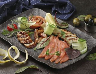 Тарелка рыбных деликатесов