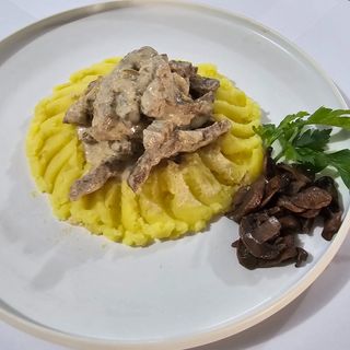 Бефстроганов с пюре