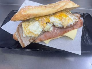 B-14 Bocadillo Ternera Huevo