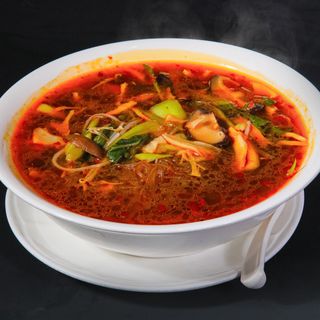 Spaghetti di soia in brodo agropiccante