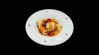 Clătite cu sos de mango si înghețată de vanilie