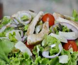 Зелена салата с пиле, пармезан и зелени семки (400г)