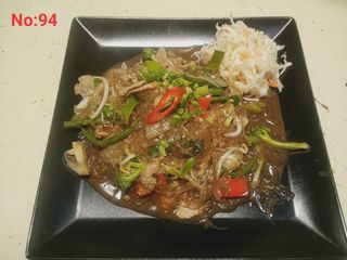 Makaron ryżowy z wieprzowiną