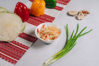 Surówka z białej kapusty