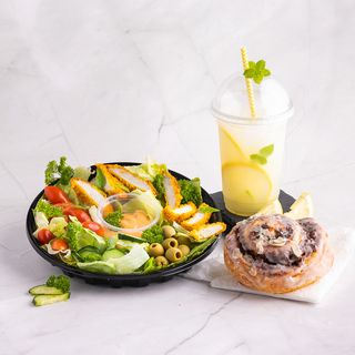 Sałatka i Lemoniada 400 ml i Drożdżówka