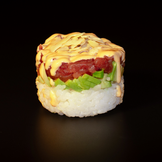 141. Tartar de atún con aguacate y salsa picante