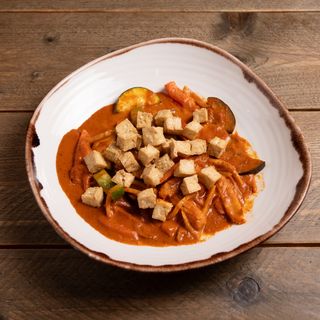 Curry De Rojo De Tofu Y Verduras