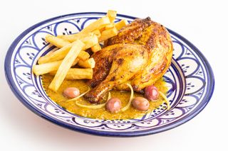 Lundi : Poulet Mhamer + Frites Maison