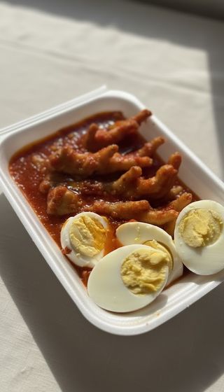 Pattes De Poulet & Œuf