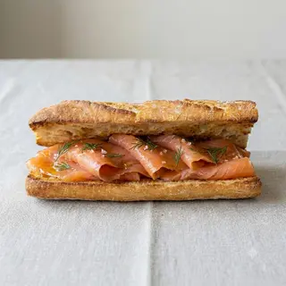 Bocadillo de salmón ahumado