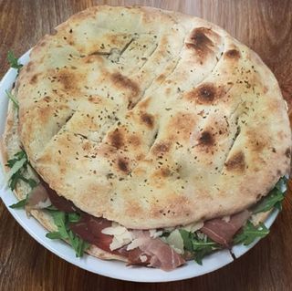 Focaccia ripiena m