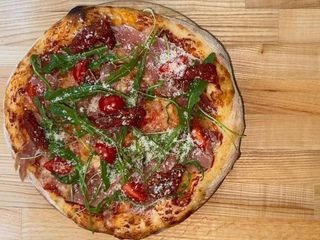 Піца з прошутто L