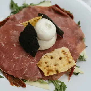 Carpaccio di Manzo con Burratina