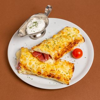 Pizza sendvič s dimljenim vratom