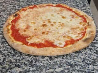 Pizza max Margherita ( 8 fettine)+ chinotto tomarchio grande