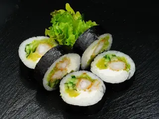 Futomaki z krewetkami w tempurze (6 szt) (205g)