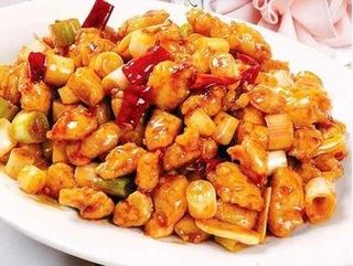 Menù 3: Pollo kungbao + ravioli shao mai di carne di maiale e gamberi