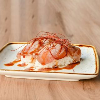 Nigiri de atún tataki