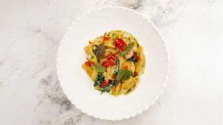 Равиоли в сливочном соусе с икрой