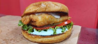 Класически бургер хрупкаво пиле