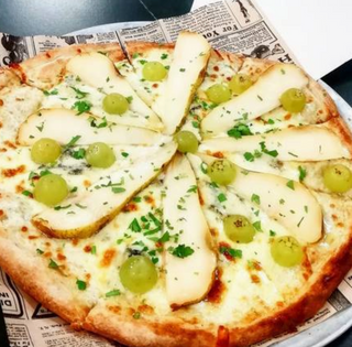 Pizza De Peras Y Gorgonzola (30 Cm.)