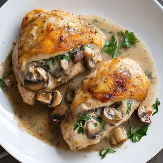 Blanc De Poulet Sauce Crème Aux Champignons
