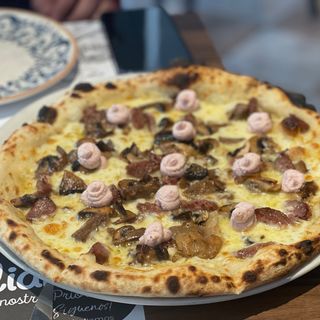 Pizza capricciosa
