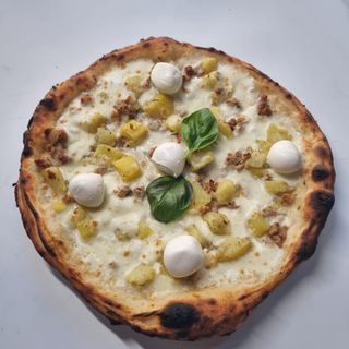 Pizza patate e salsiccia