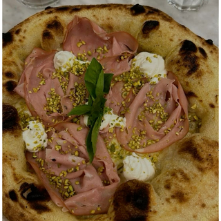 Pizza mortadella e pistacchio bianca