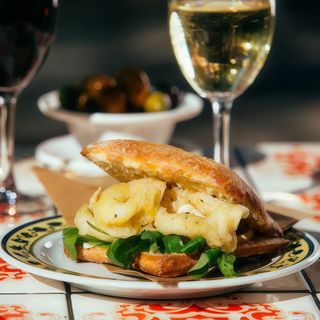 Bocadillo de calamar tempura