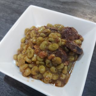 Ración de Habas a la catalana 