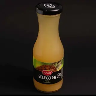 Zumo de piña y melocotón