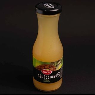 Zumo de piña y melocotón