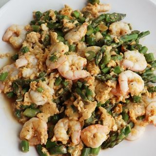 Menu (1)Revueltos trigueros con gambas (2)Codillo asado a la gallega 